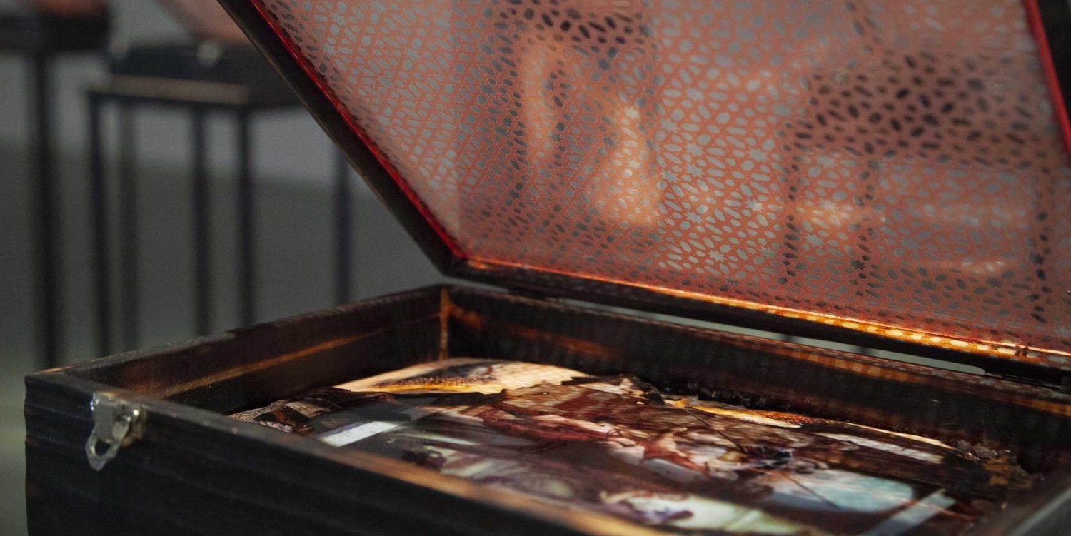 Rushdi Anwar, We have found in the ashes what we lost in the fire, 2018. Mixed medium embedded within wooden box. 12 boxes, each 32.5 x 22.5 x 9 cm. Installation dimensions variable. Courtesy the artist. At The Table gyda Rushdi Anwar